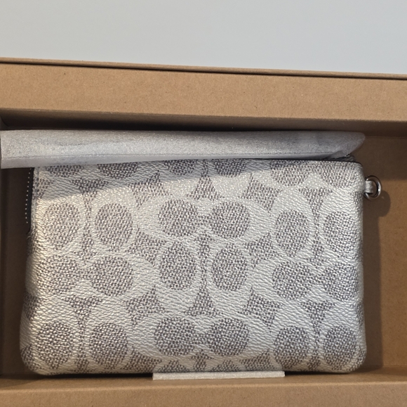 Coach Boxed Leather Corner Zip Wristlet Nwt - Picture 7 of 7